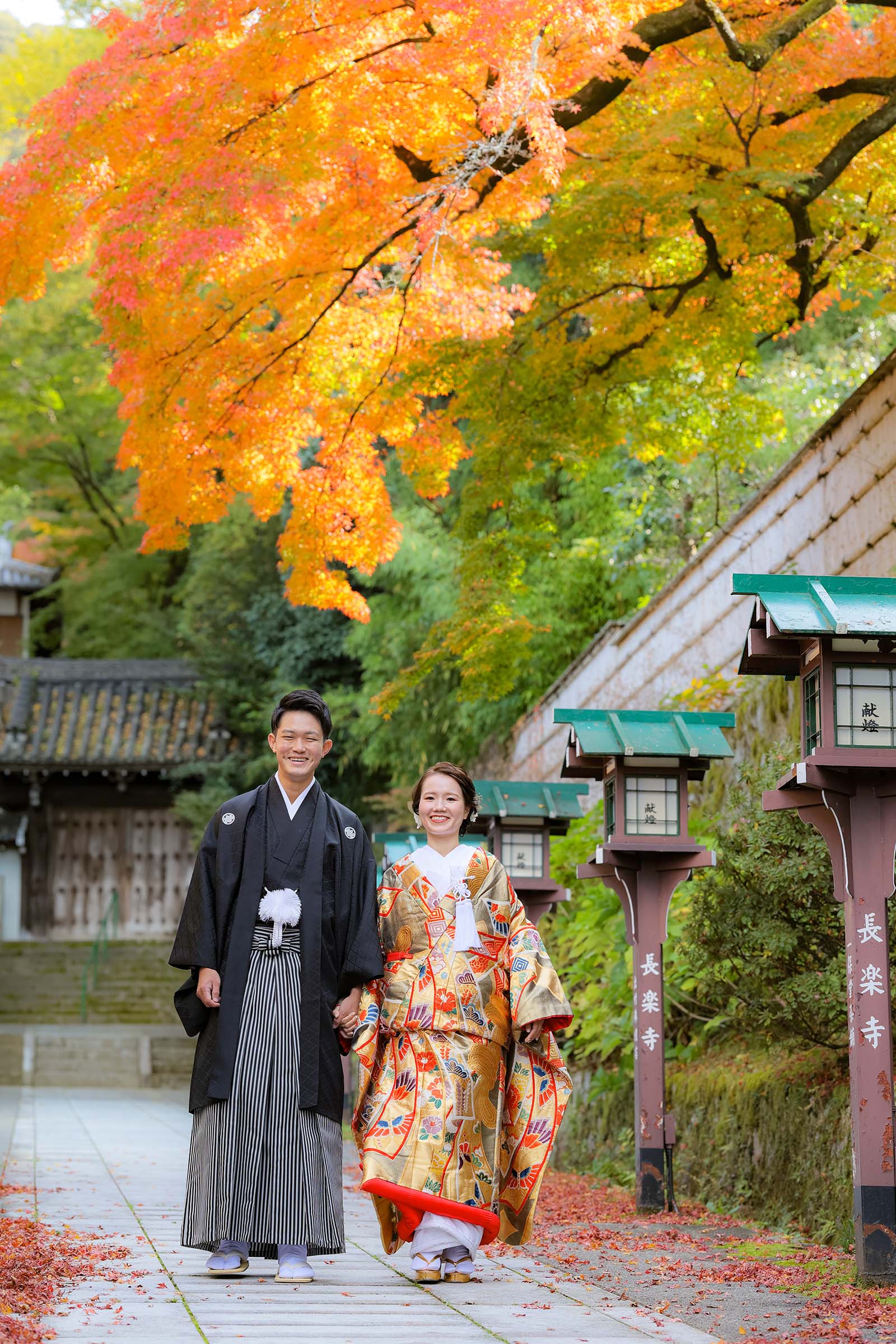 11月の京都の色づいた紅葉と和装前撮り