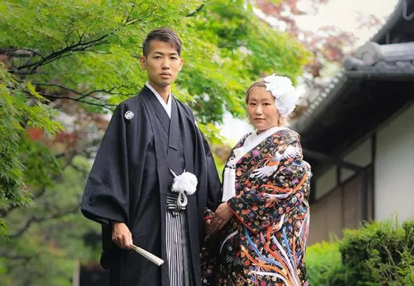 京都戒光寺屋外での和装結記念写真
